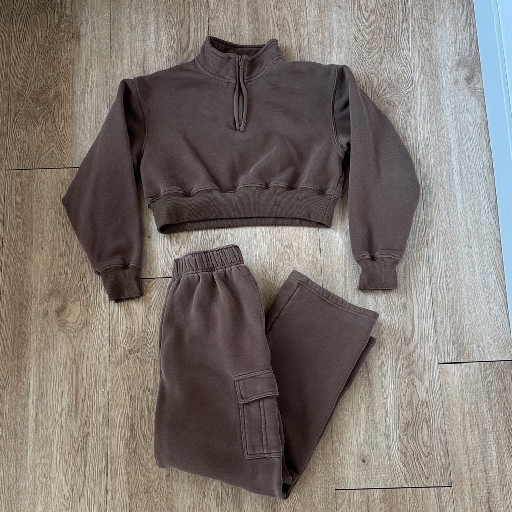 Amazon QINSEN Women’s Chestnut Brown Cropped Sweatshirt and Cargo Sweatpant Set